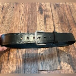 Bench craft Canada Genuine Black Leather Belt. Style #9386 Size 32